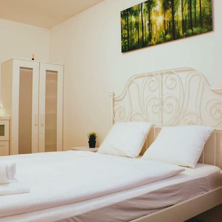 Green Wall Apartment Капрун Экстерьер фото