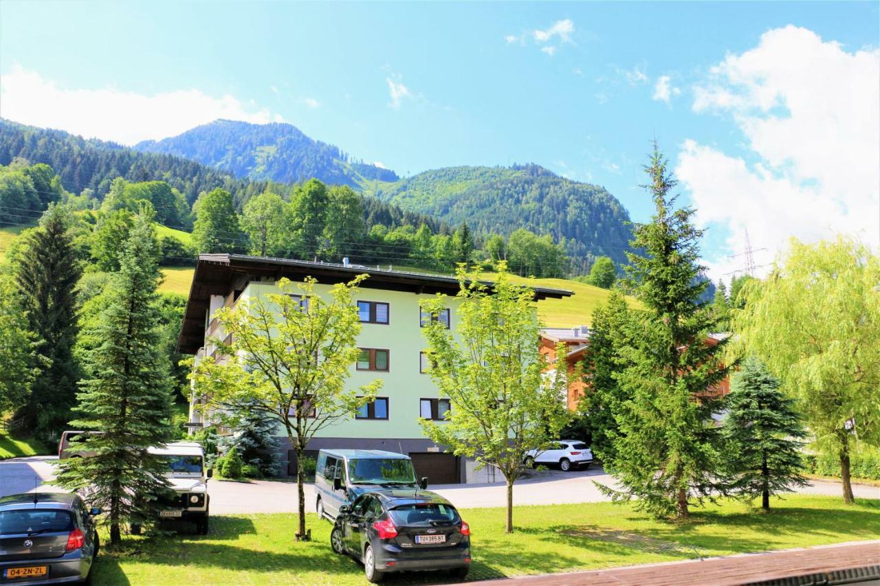 Green Wall Apartment Капрун Экстерьер фото