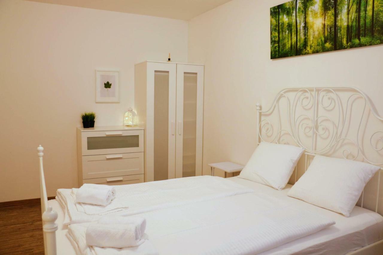 Green Wall Apartment Капрун Экстерьер фото